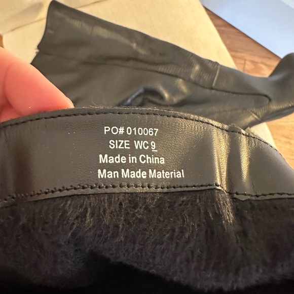 Elegant Black Knee-High Boots - Picture 4 of 6